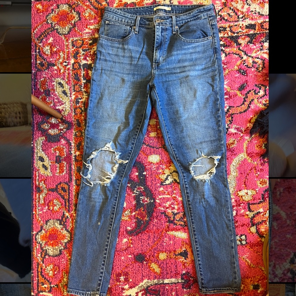 Levi's 721 High-Rise Ripped knee Skinny Jeans 30